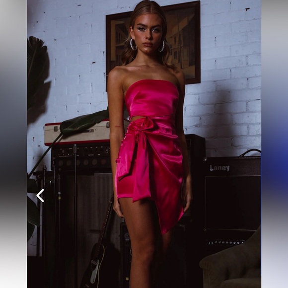 Selfie Leslie Eyes For You Waist Tie Mini Dress Pink NEW Size Medium Satin - Picture 16 of 16